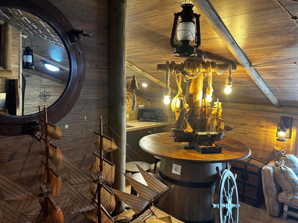 Les Chambres De Paulette Chambres A Theme Jack Sparrow Sainte-Marie-la-Mer Exteriör bild